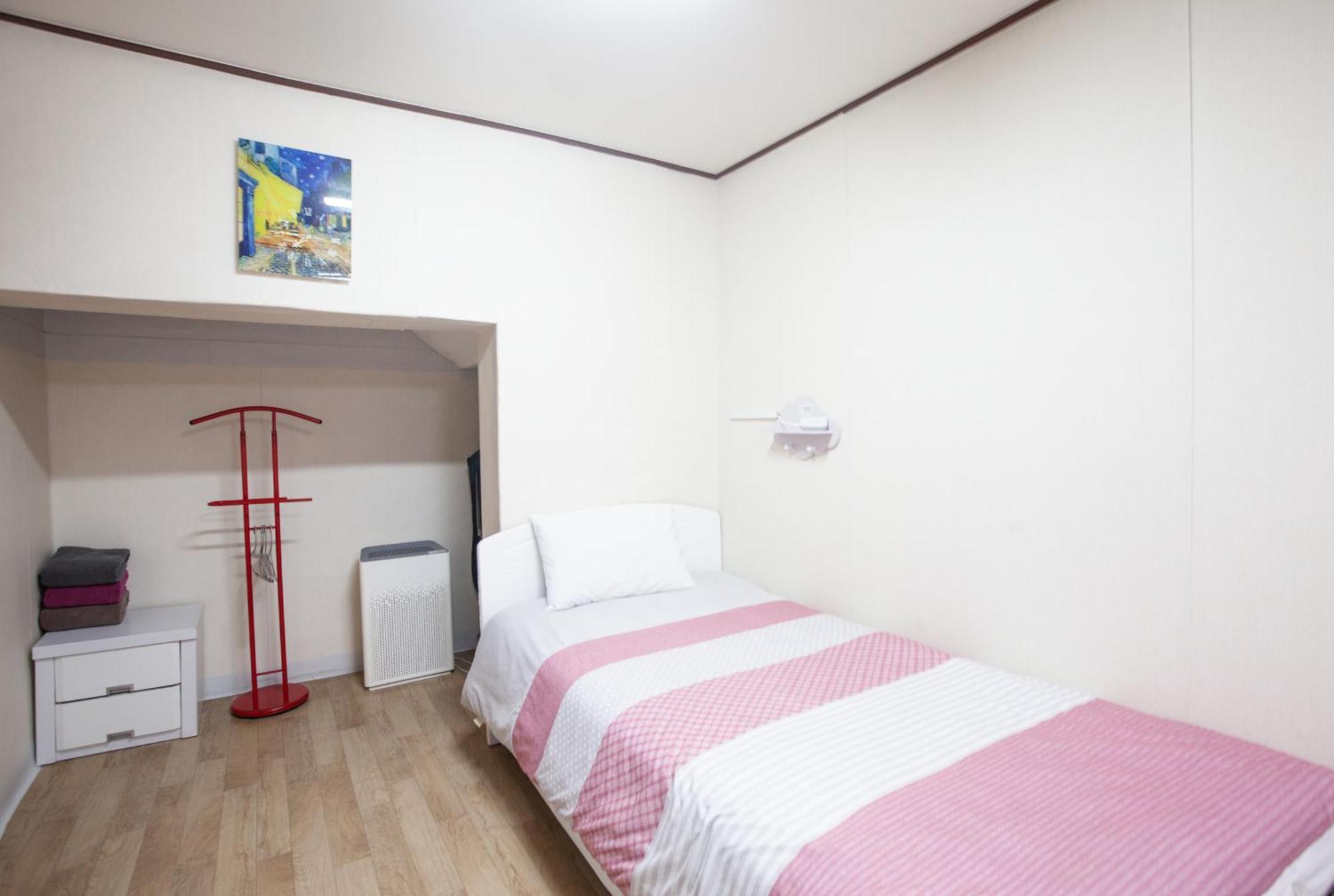 Nhà khách Jeong House 2*
