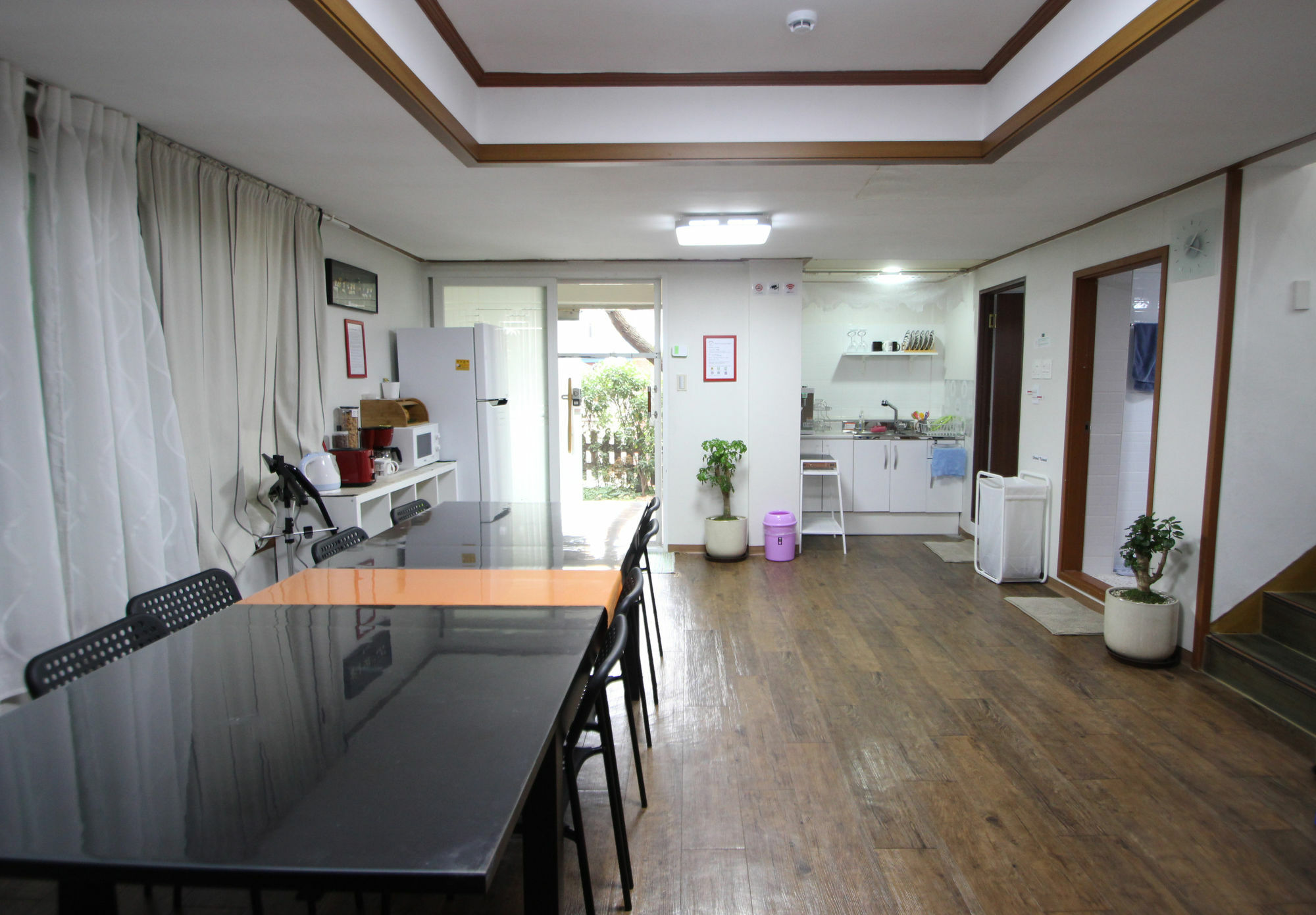 Nhà khách Jeong House 2*